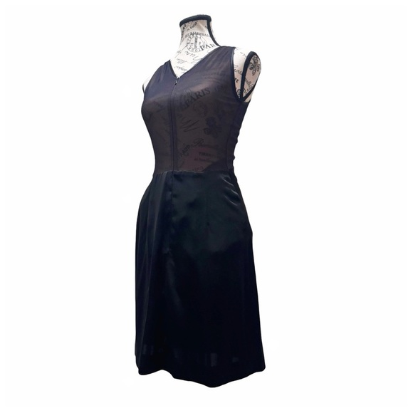 Women’s Vintage Sheath Cocktail Dress with Halter Neckline. Black. Size 4 - Picture 6 of 11
